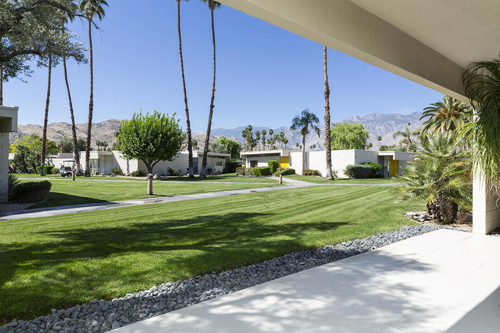 318 Desert Lakes Drive Property Photo 4