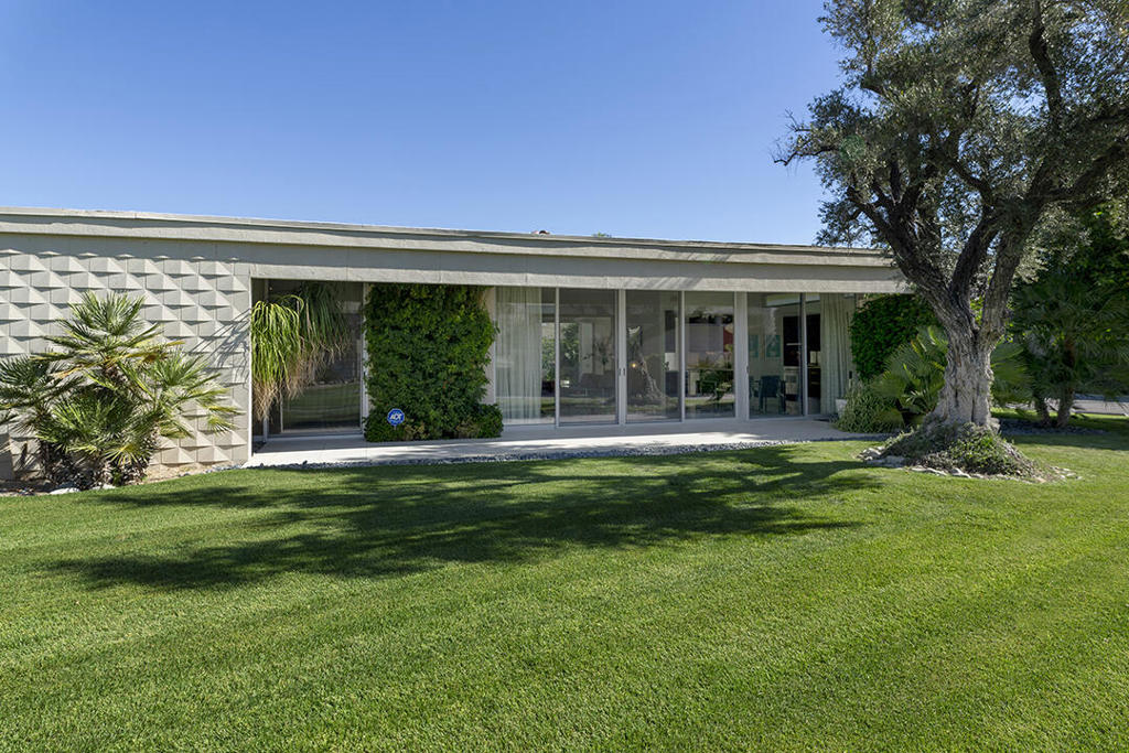 318 Desert Lakes Drive Property Photo 5