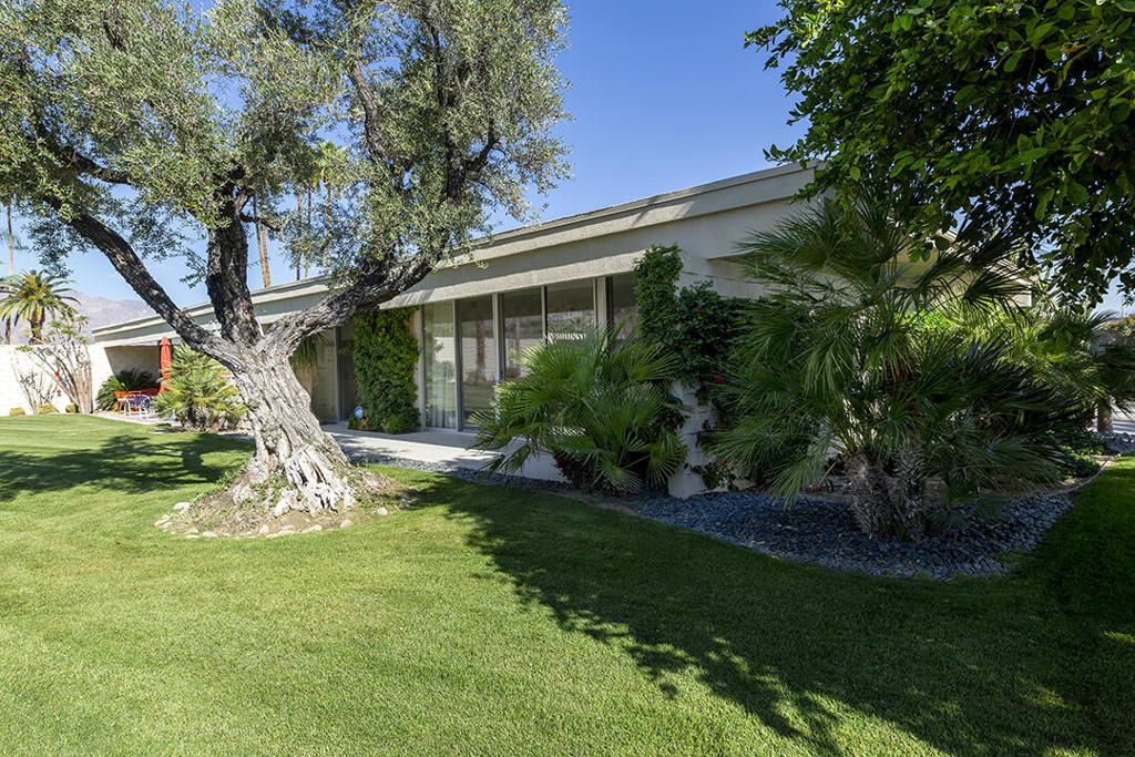 318 Desert Lakes Drive Property Photo 6