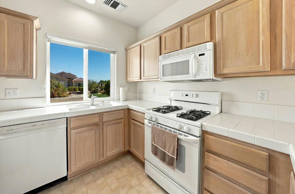 36583 Monarch Pass Property Photo 14