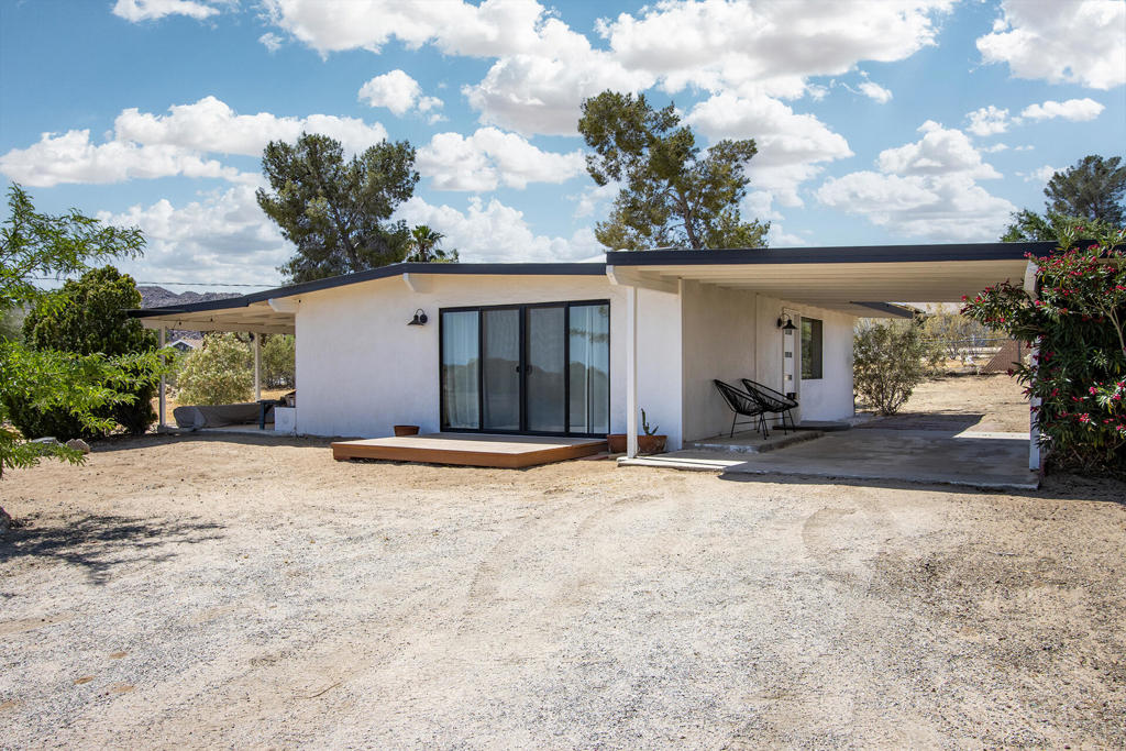 6673 Hillview Road Property Photo 1