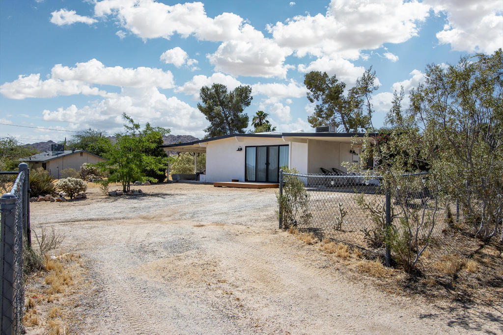 6673 Hillview Road Property Photo 3