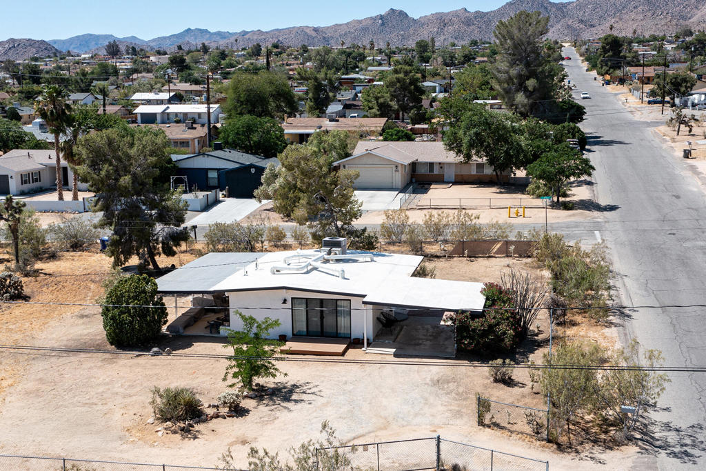 6673 Hillview Road Property Photo 5