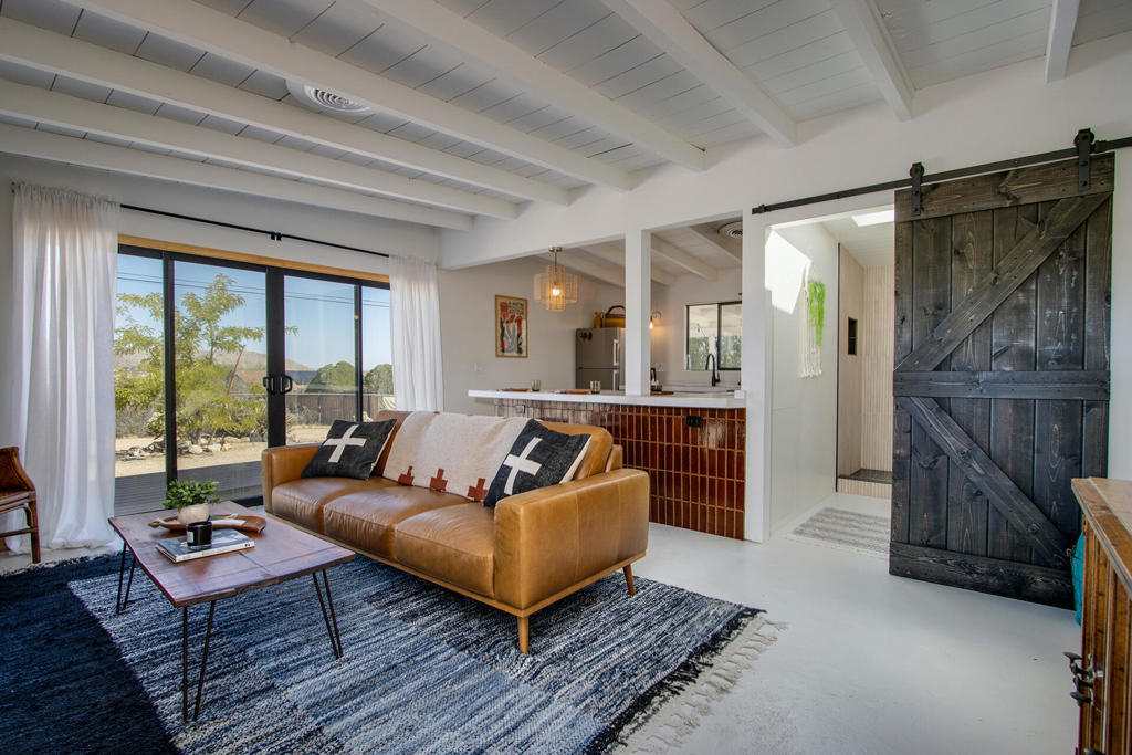6673 Hillview Road Property Photo 8