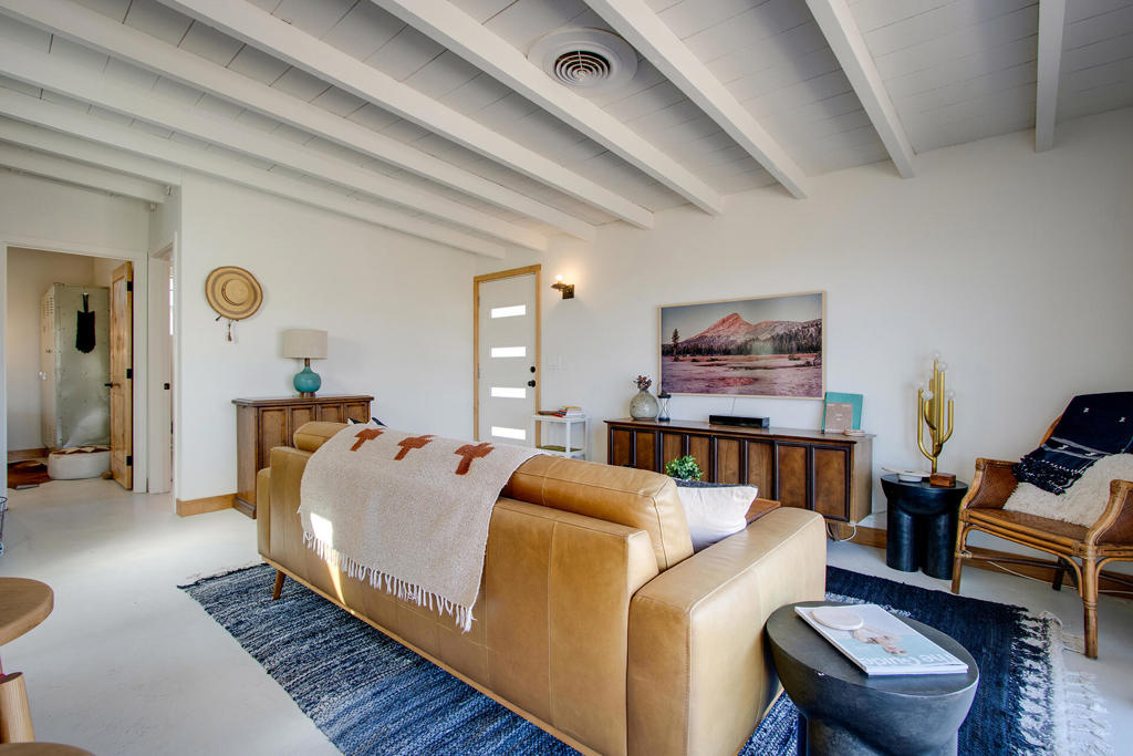 6673 Hillview Road Property Photo 10