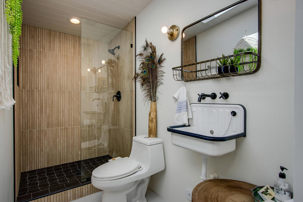 6673 Hillview Road Property Photo 11