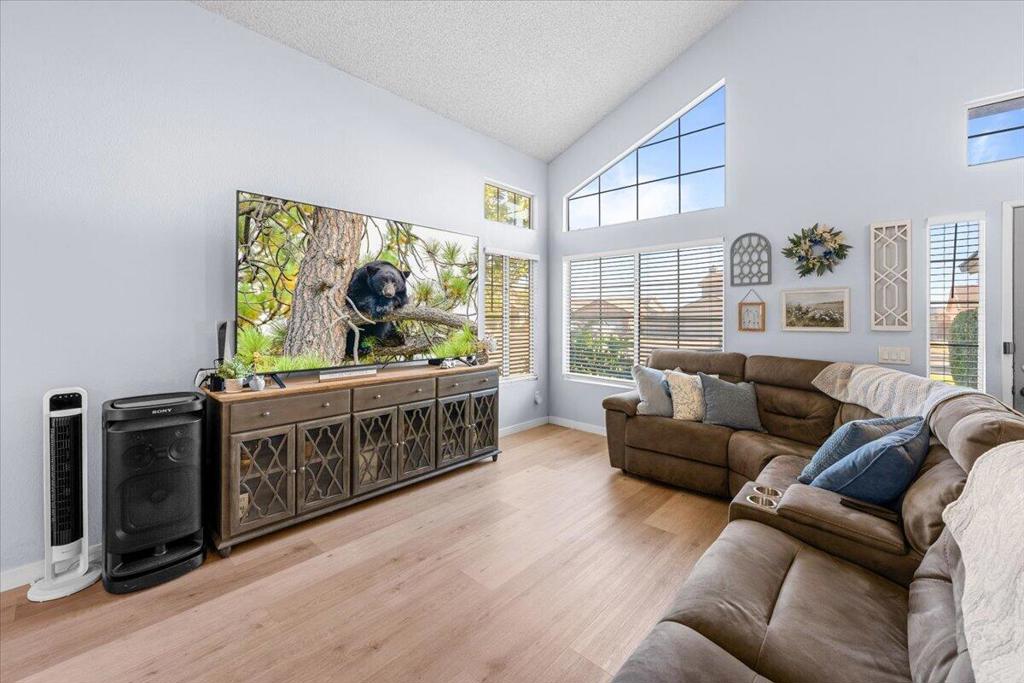1046 W 57th Street . Property Photo 8