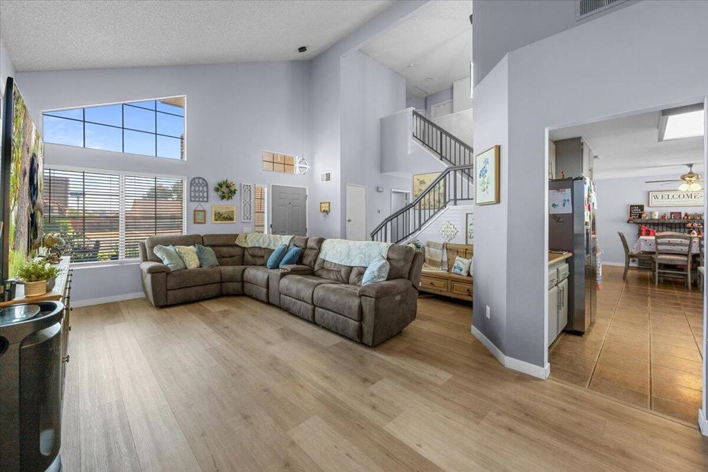 1046 W 57th Street . Property Photo 9