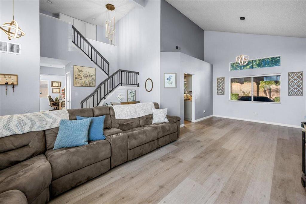 1046 W 57th Street . Property Photo 10