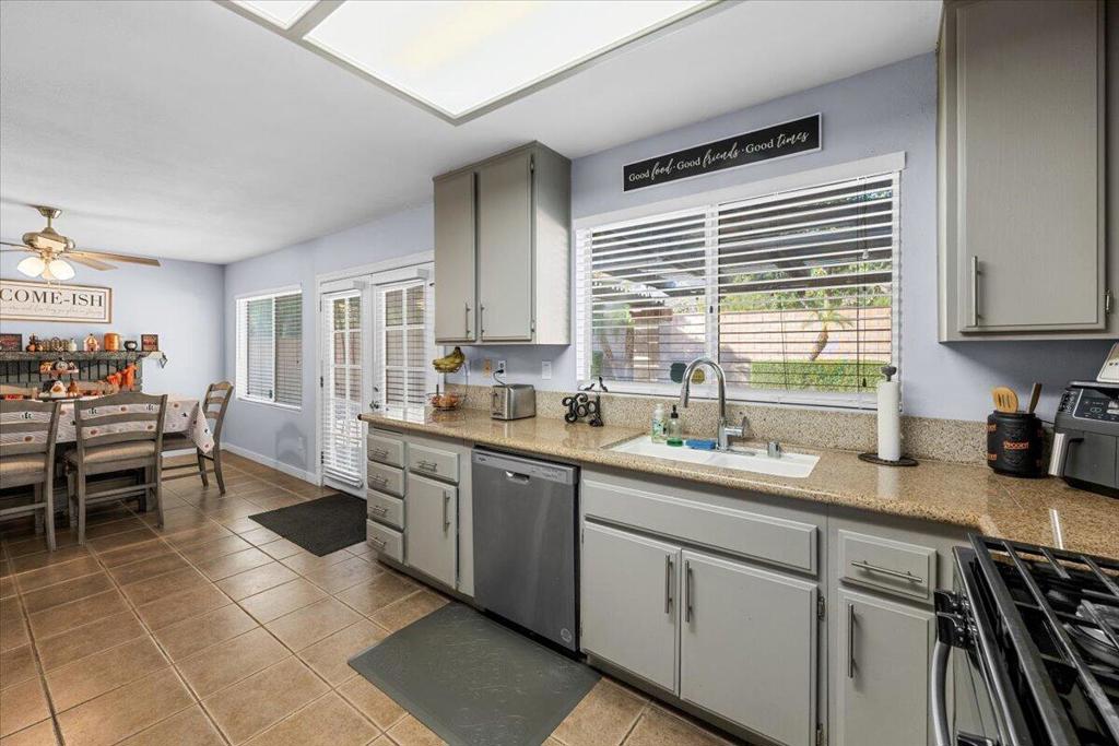 1046 W 57th Street . Property Photo 11