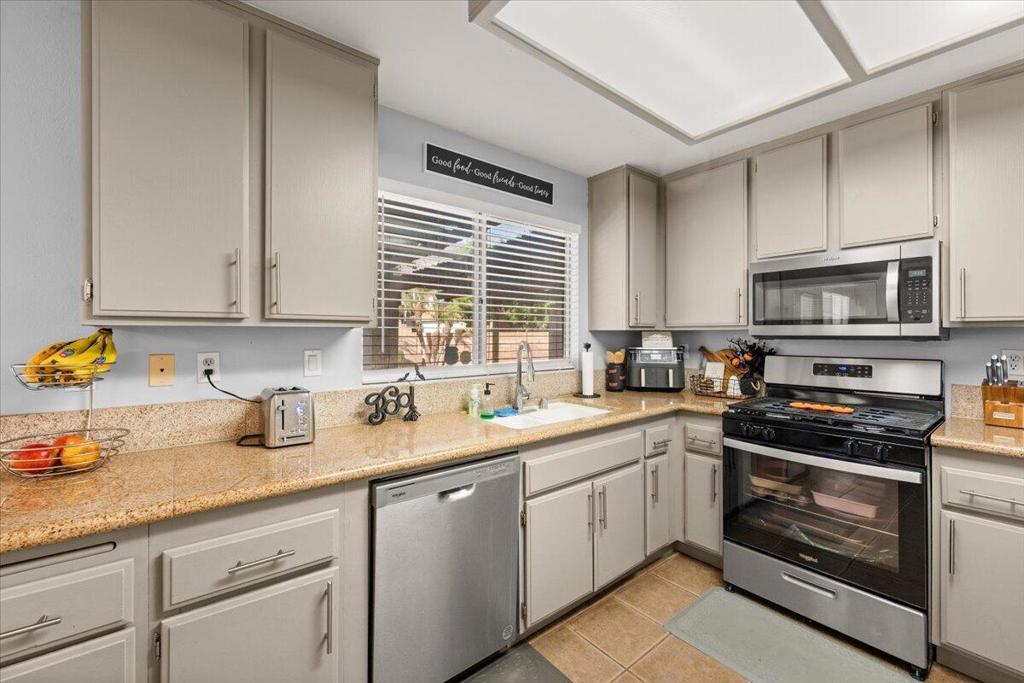 1046 W 57th Street . Property Photo 12
