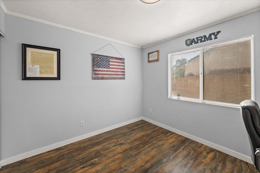 1046 W 57th Street . Property Photo 17
