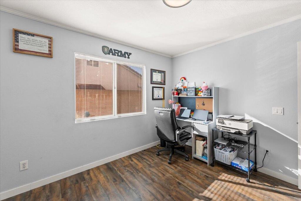 1046 W 57th Street . Property Photo 18