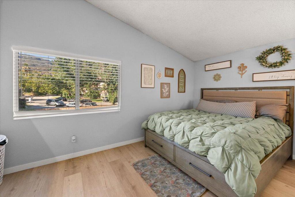 1046 W 57th Street . Property Photo 21