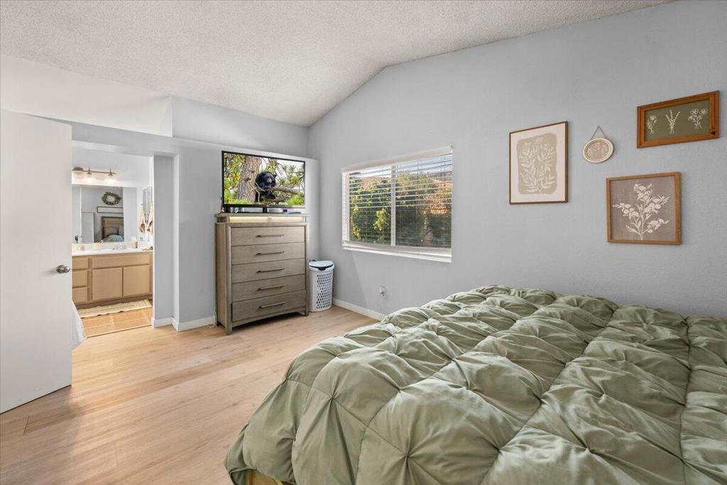 1046 W 57th Street . Property Photo 22