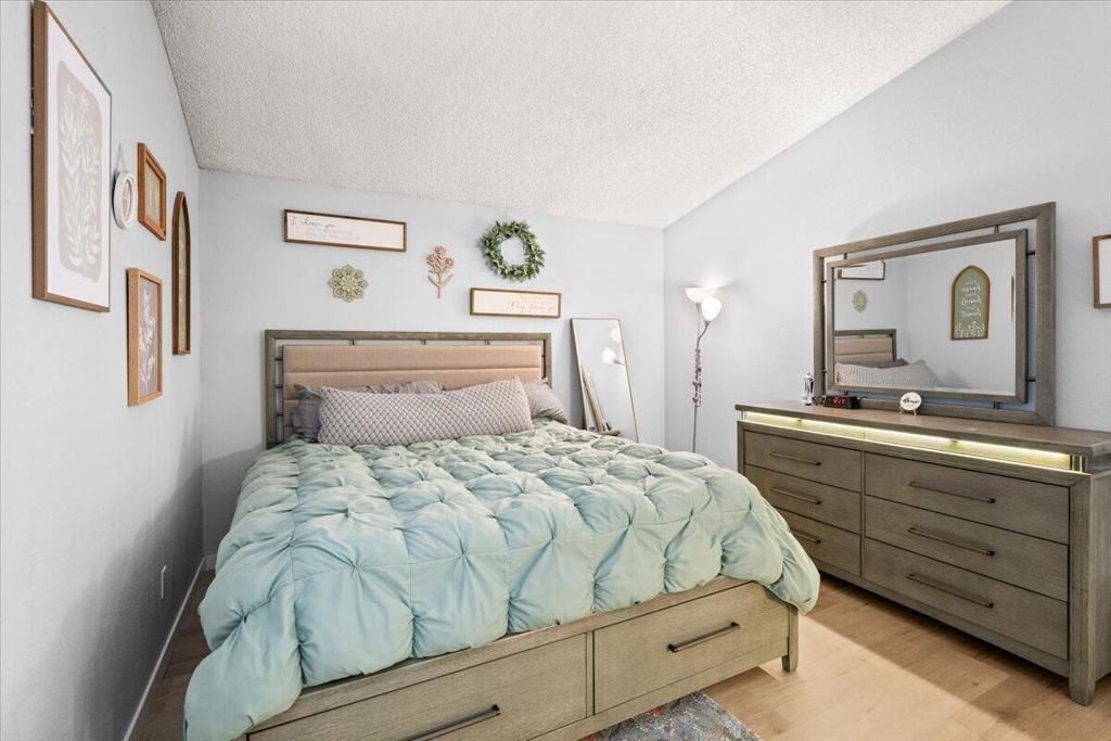 1046 W 57th Street . Property Photo 24