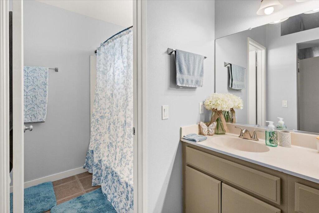 1046 W 57th Street . Property Photo 26