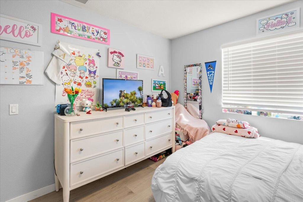 1046 W 57th Street . Property Photo 27