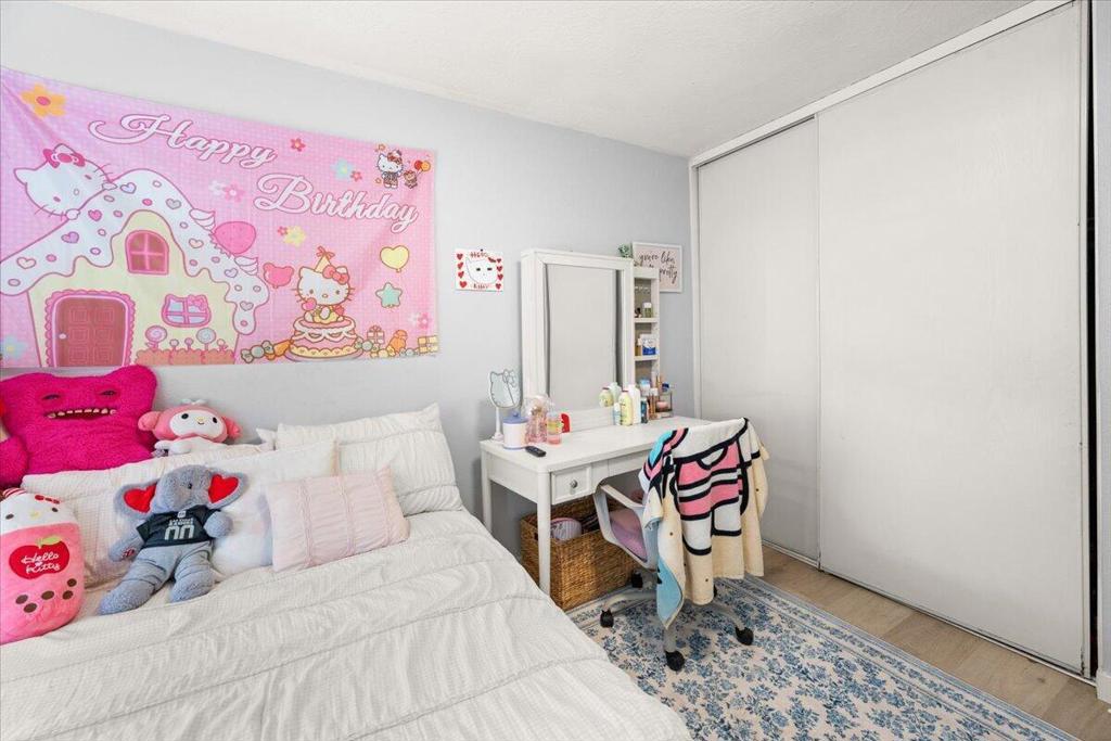 1046 W 57th Street . Property Photo 28
