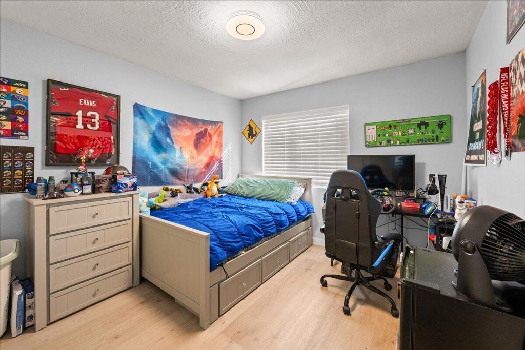 1046 W 57th Street . Property Photo 29