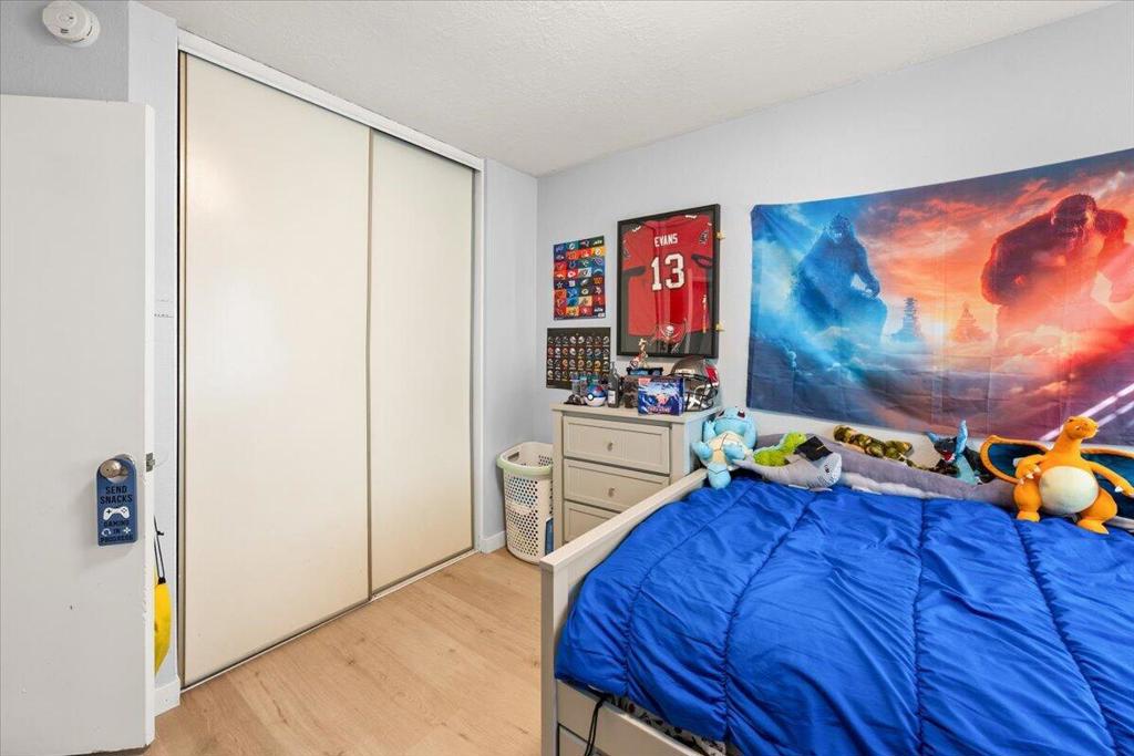 1046 W 57th Street . Property Photo 30