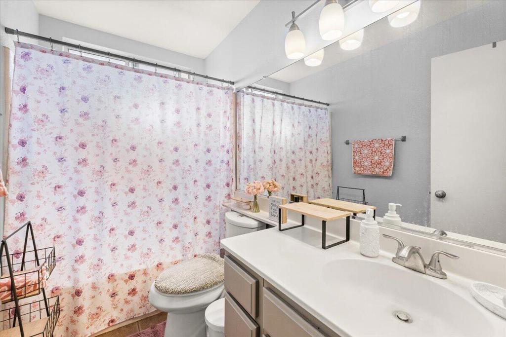 1046 W 57th Street . Property Photo 32