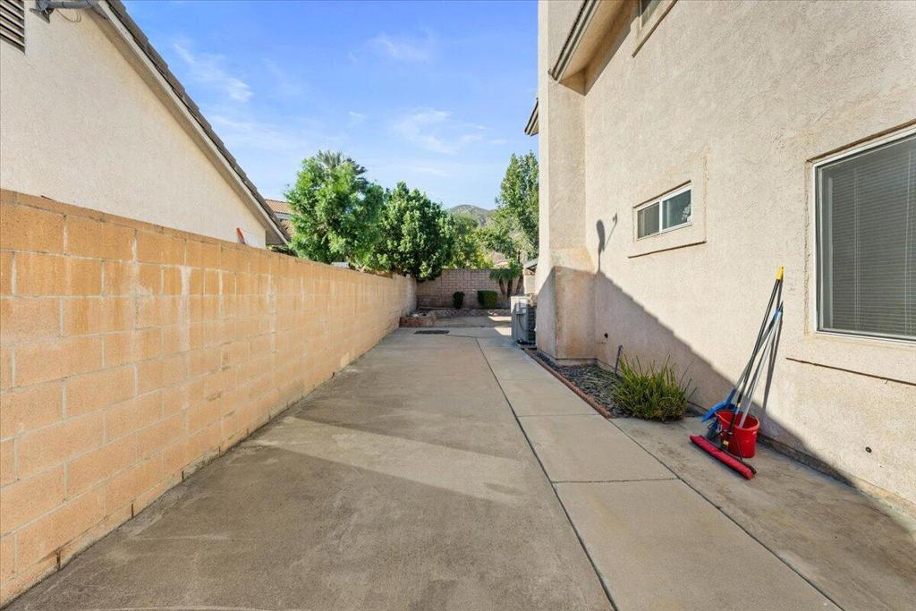 1046 W 57th Street . Property Photo 35