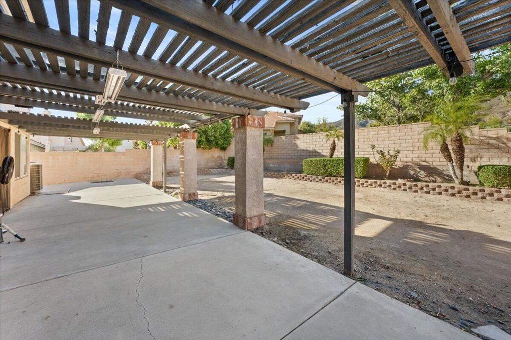 1046 W 57th Street . Property Photo 36