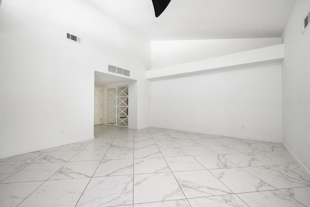 255 S Avenida Caballeros 322 Property Photo 10