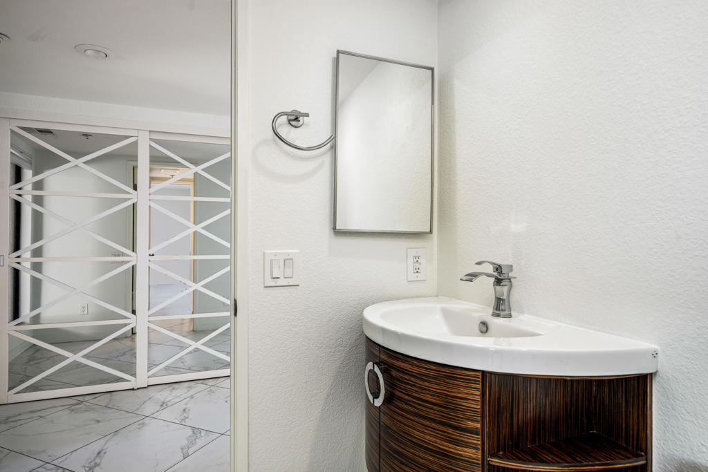 255 S Avenida Caballeros 322 Property Photo 26