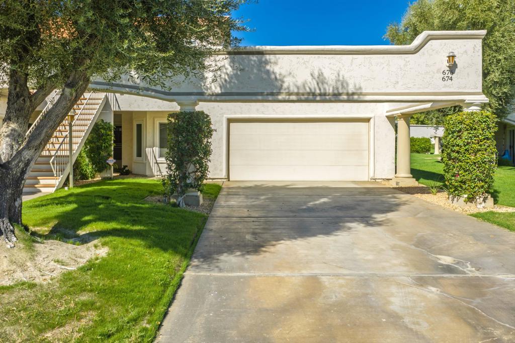 674 Vista Lago Circle N Property Photo 2