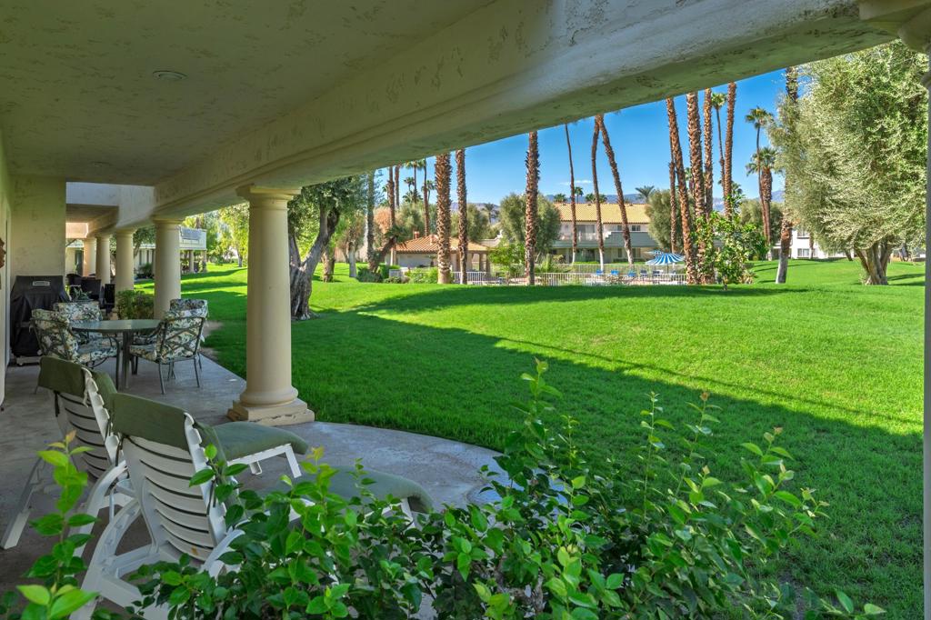 674 Vista Lago Circle N Property Photo 7