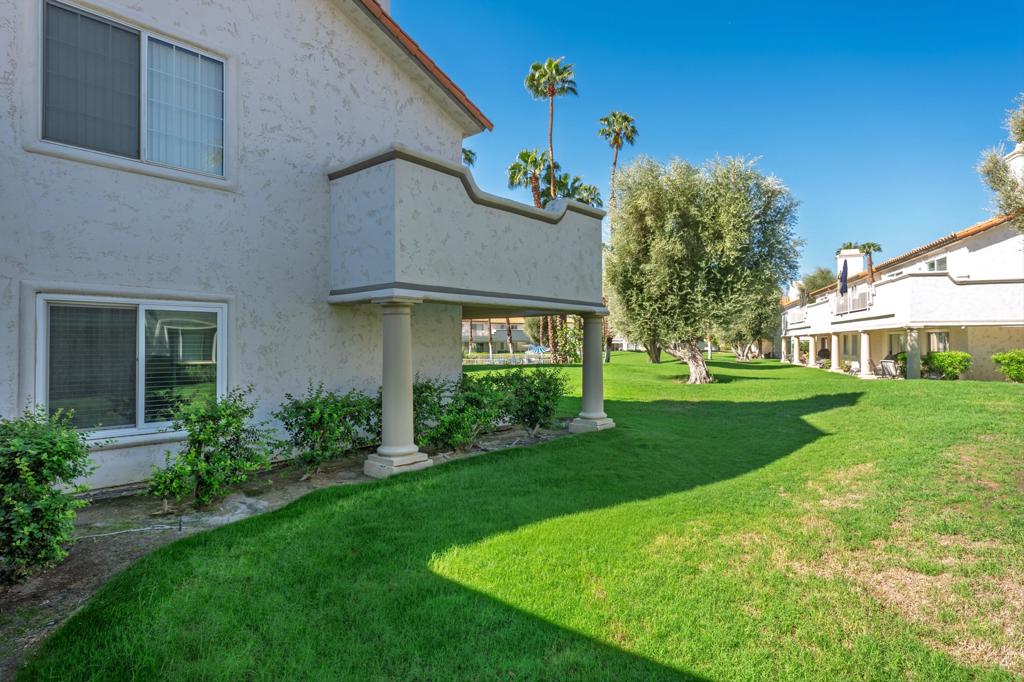 674 Vista Lago Circle N Property Photo 8