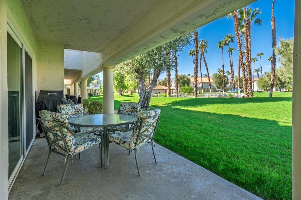 674 Vista Lago Circle N Property Photo 9