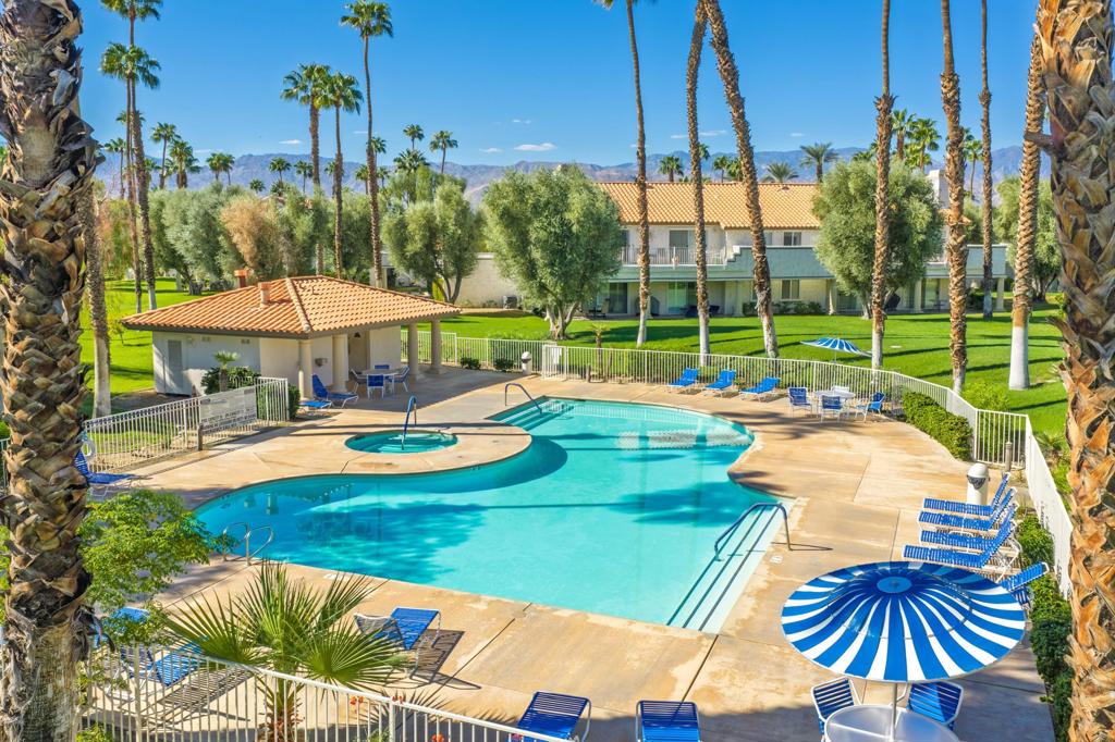674 Vista Lago Circle N Property Photo 12
