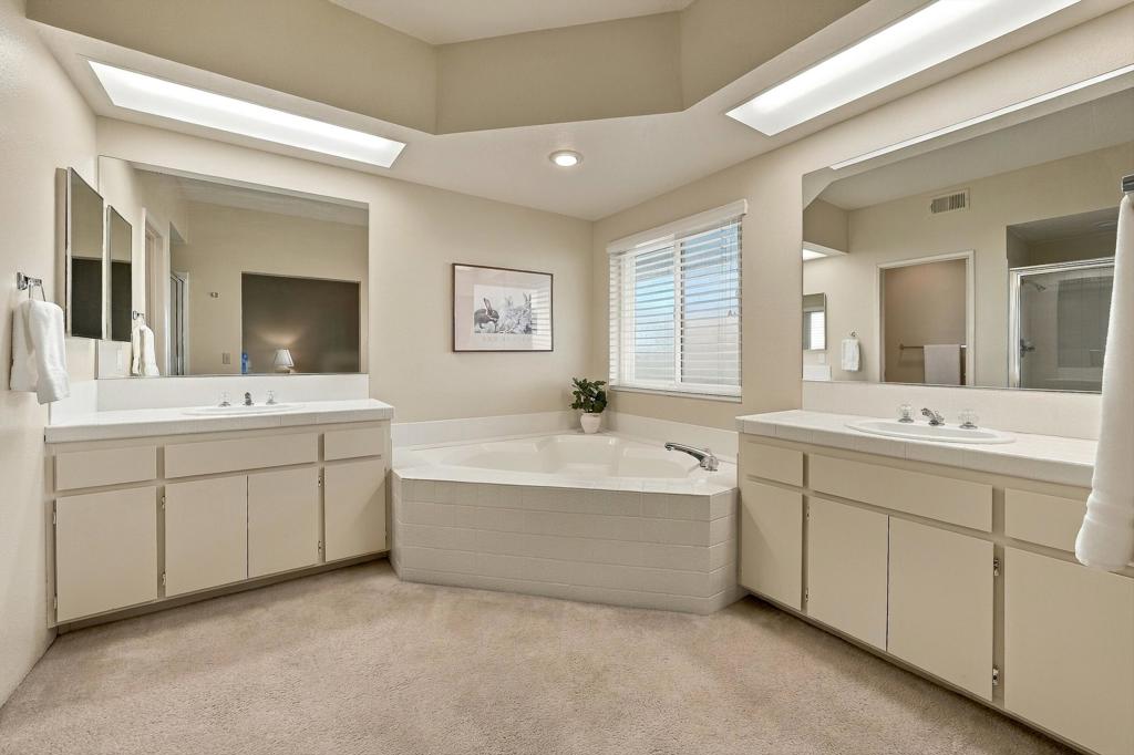 674 Vista Lago Circle N Property Photo 28