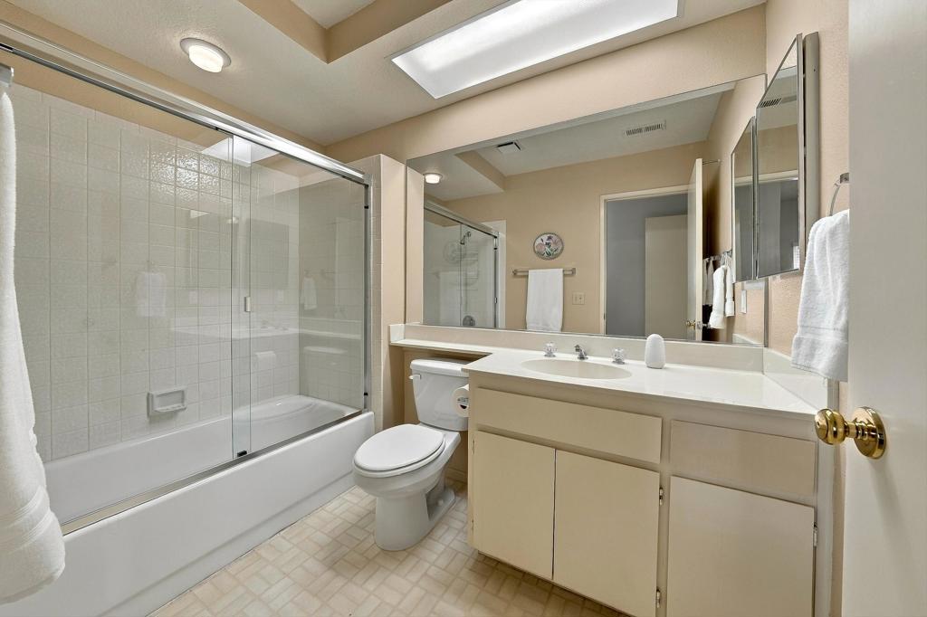 674 Vista Lago Circle N Property Photo 32