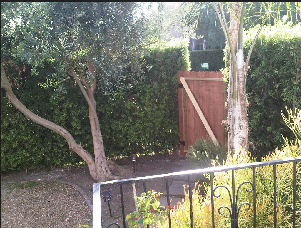 2227 S Redondo Boulevard Property Photo 3