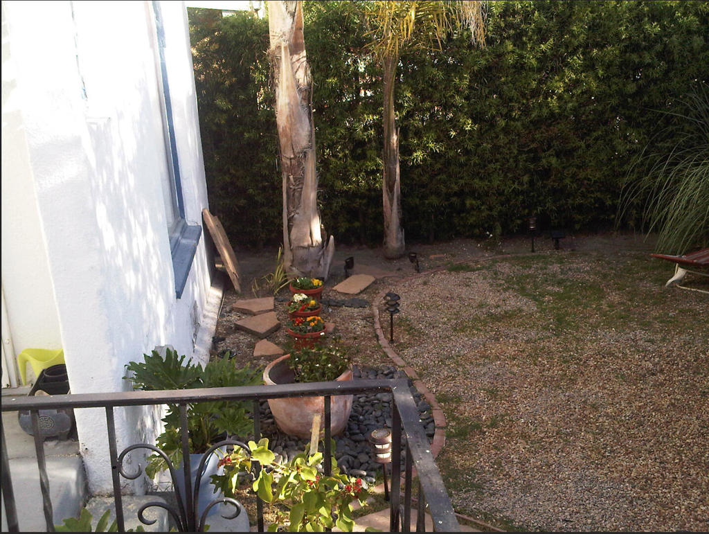 2227 S Redondo Boulevard Property Photo 11