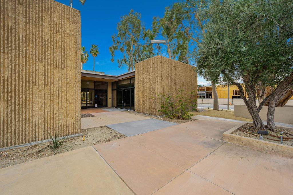 211 N Sunrise Way Property Photo 13