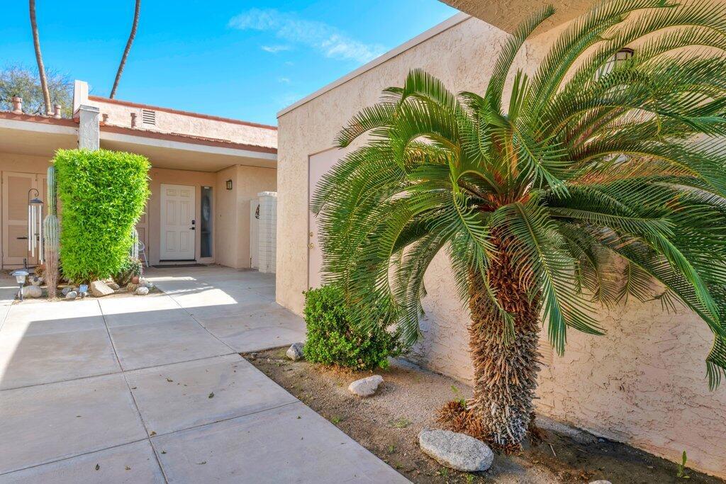 80076 Palm Circle Drive Property Photo 2