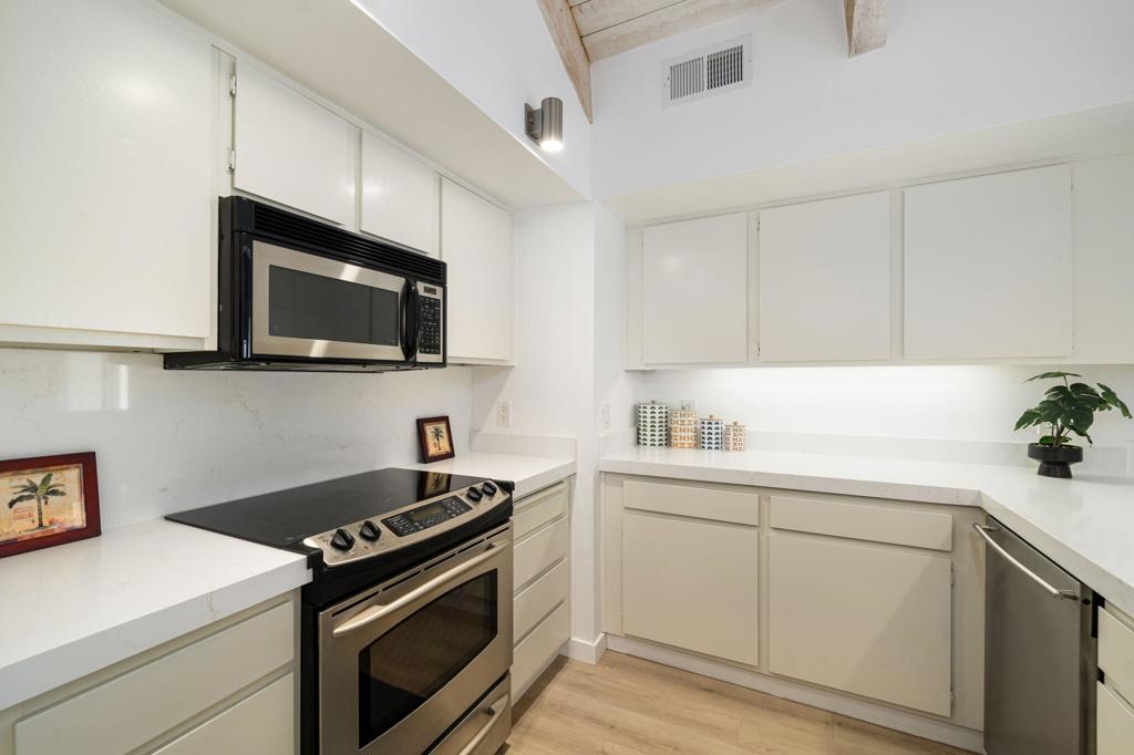 446 Sunningdale Drive Property Photo 13