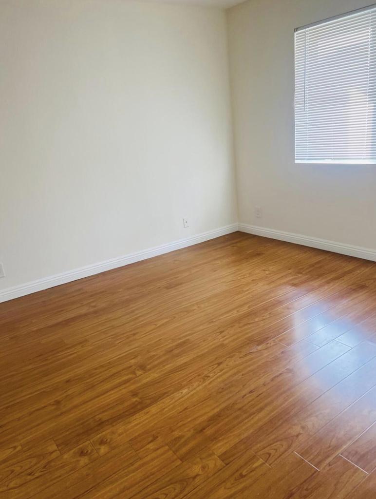 74800 Sheryl 15-3 Property Photo 4
