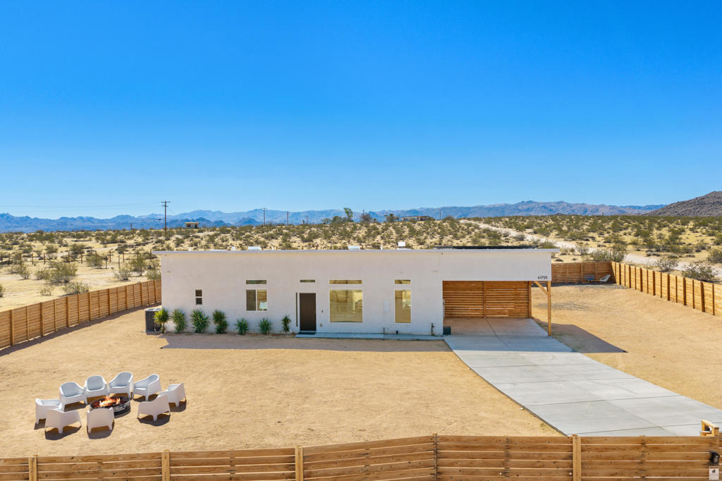 61723 Highland View Drive Property Photo 3