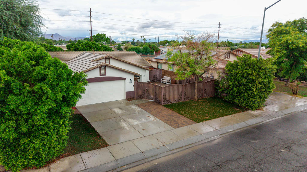 52787 Genoa Street Property Photo 3