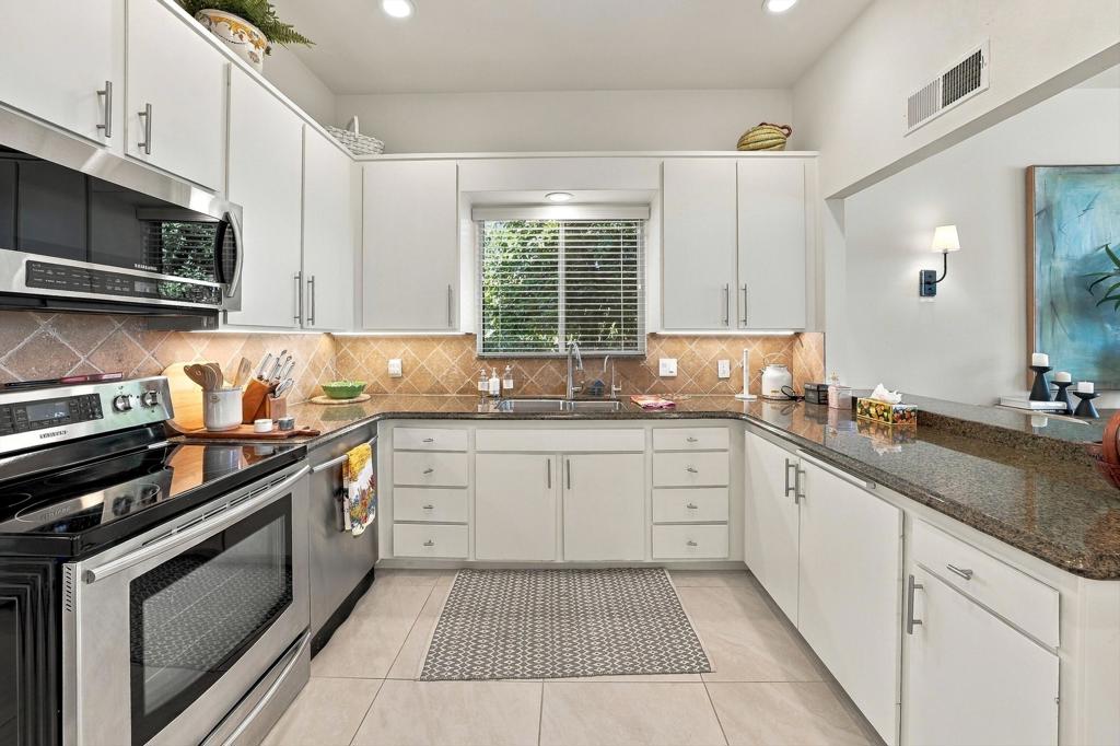 47124 El Menara Circle Property Photo 10