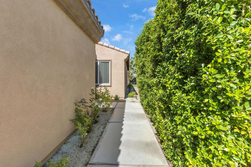 82084 Travolta Avenue Property Photo 2