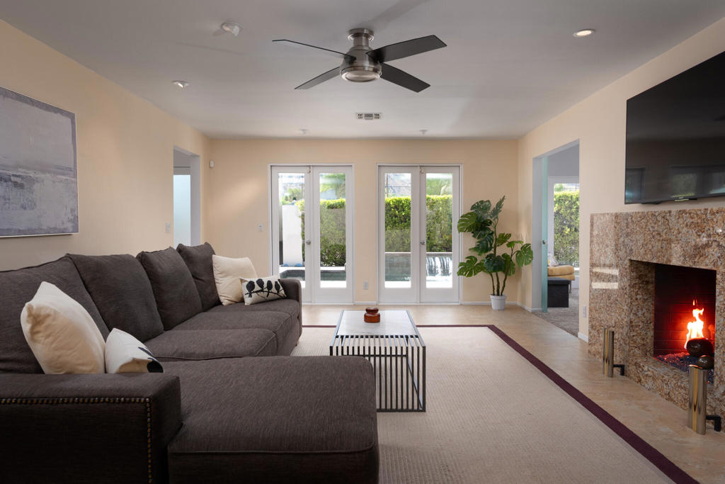 590 N Plaza Amigo Property Photo 11