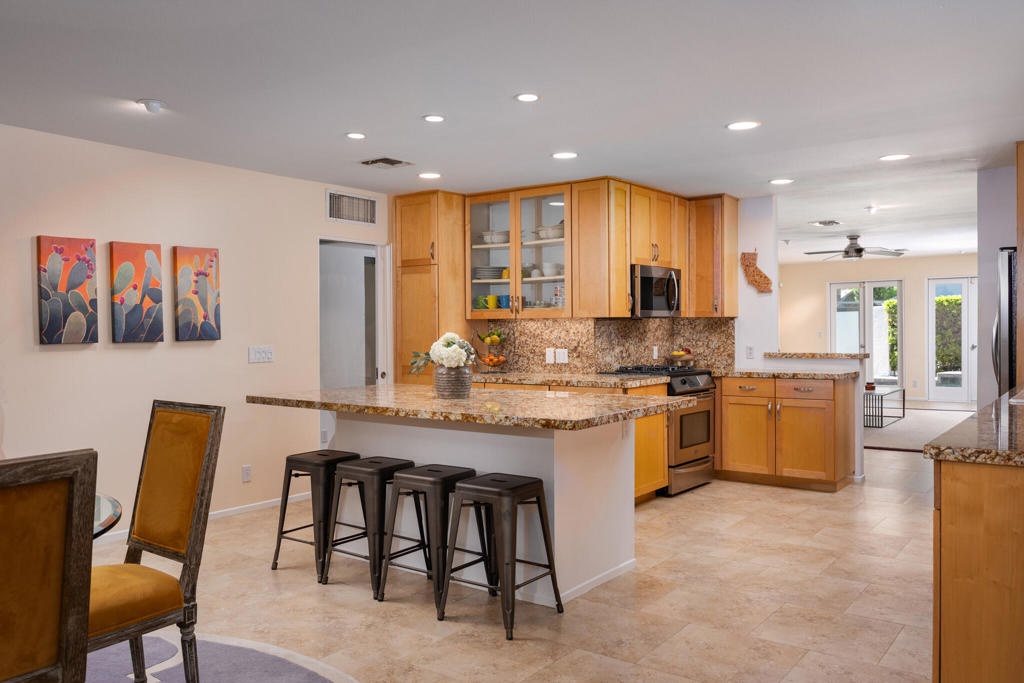 590 N Plaza Amigo Property Photo 15