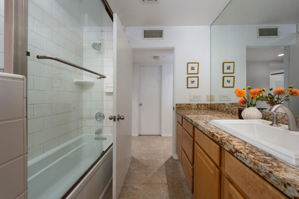 590 N Plaza Amigo Property Photo 37